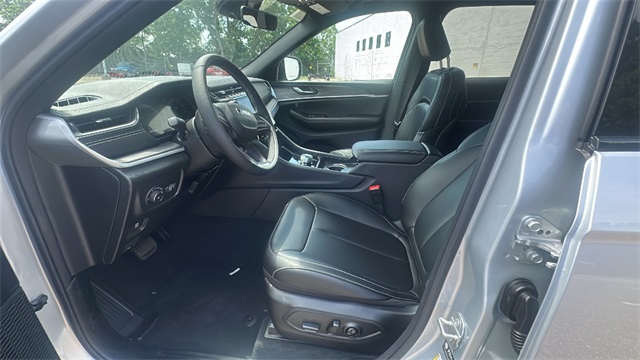 new 2025 Jeep Grand Cherokee car, priced at $45,025