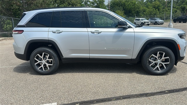 new 2025 Jeep Grand Cherokee car, priced at $45,025