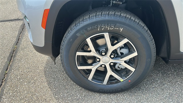 new 2025 Jeep Grand Cherokee car, priced at $45,025
