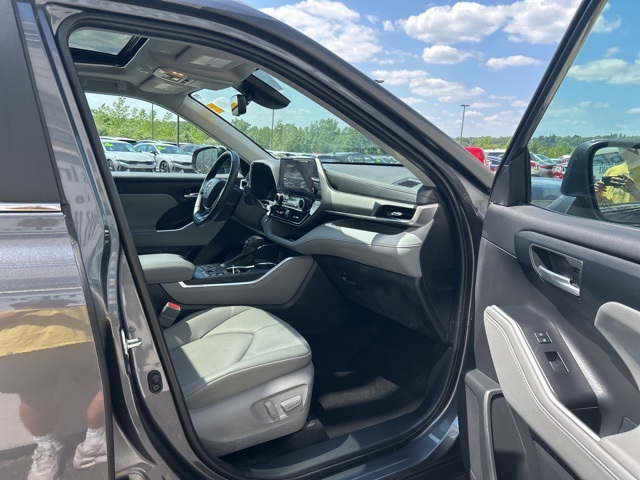 used 2023 Toyota Highlander car, priced at $41,990