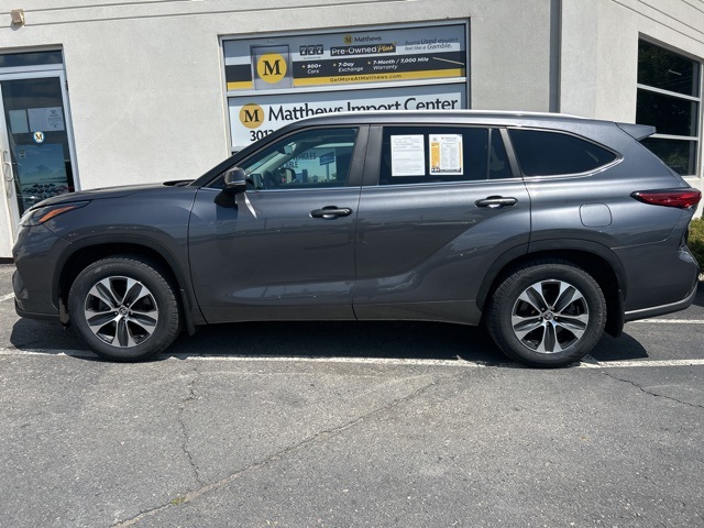 used 2023 Toyota Highlander car, priced at $41,990