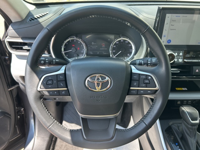 used 2023 Toyota Highlander car, priced at $41,990