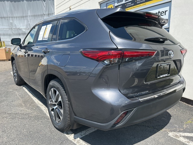used 2023 Toyota Highlander car, priced at $41,990