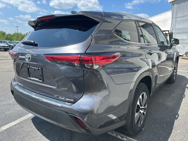 used 2023 Toyota Highlander car, priced at $41,990