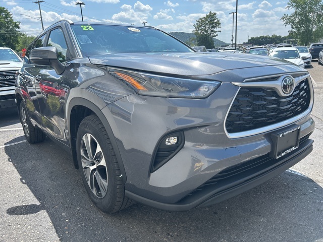 used 2023 Toyota Highlander car, priced at $41,990
