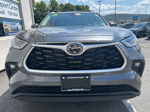 used 2023 Toyota Highlander car, priced at $41,990