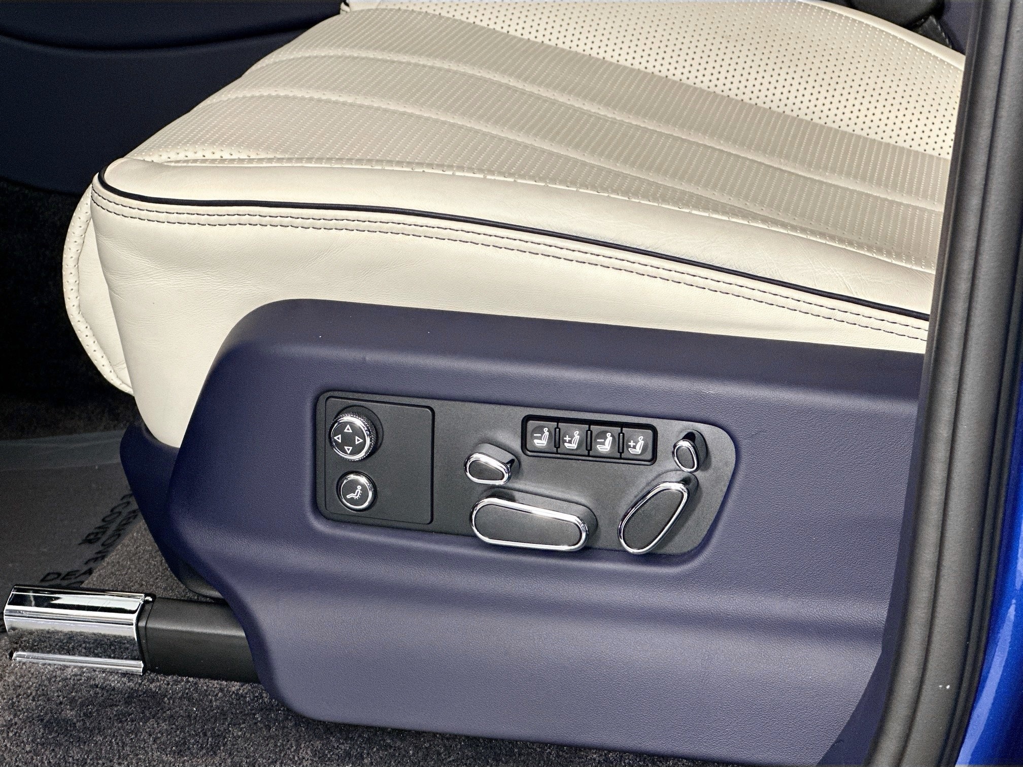 used 2023 Bentley Bentayga EWB car, priced at $179,998