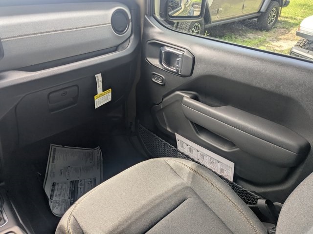 new 2025 Jeep Gladiator car, priced at $32,690