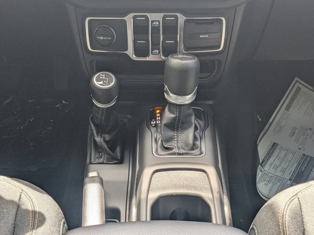 new 2025 Jeep Gladiator car, priced at $32,690