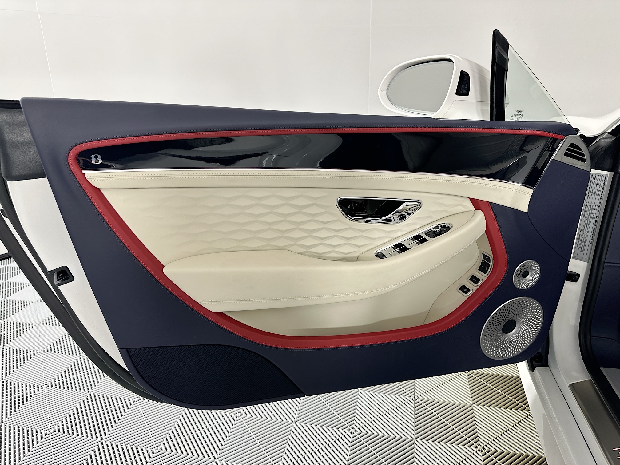 new 2025 Bentley Continental GTC car