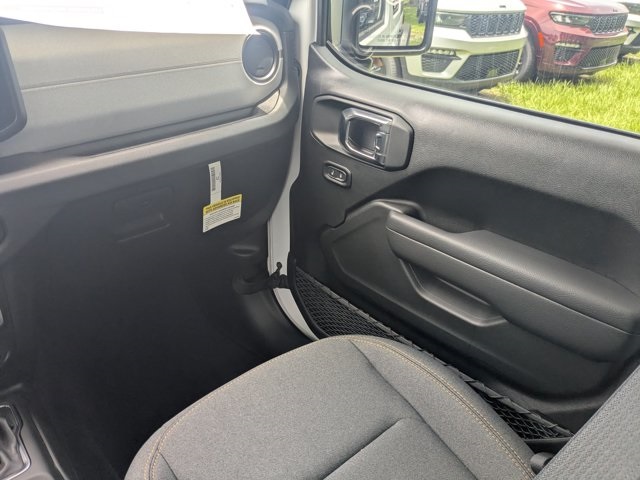 new 2025 Jeep Wrangler car, priced at $42,485