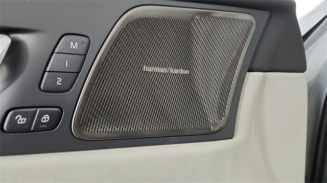 new 2025 Volvo XC60 car, priced at $60,660