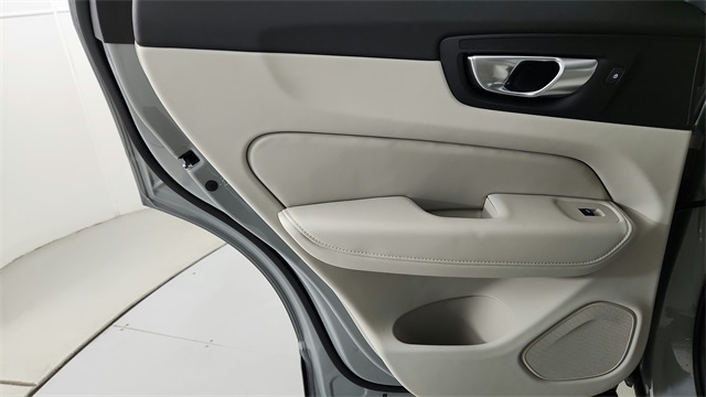 new 2025 Volvo XC60 car, priced at $60,660