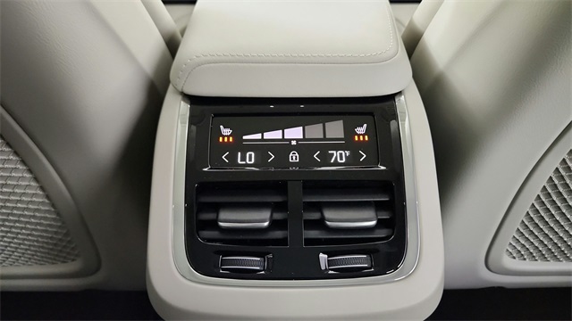 new 2025 Volvo XC60 car, priced at $60,660