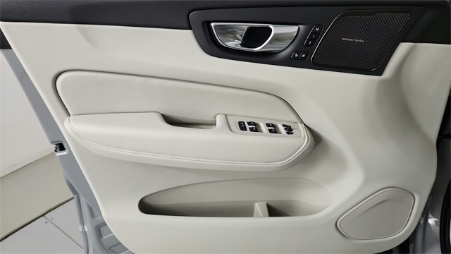 new 2025 Volvo XC60 car, priced at $60,660