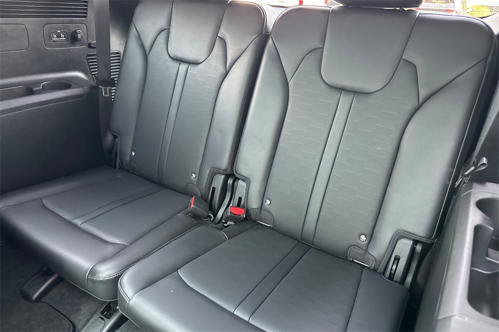 used 2024 Kia Sorento car, priced at $38,939