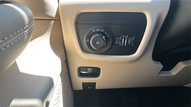 new 2025 Jeep Grand Cherokee car, priced at $45,912
