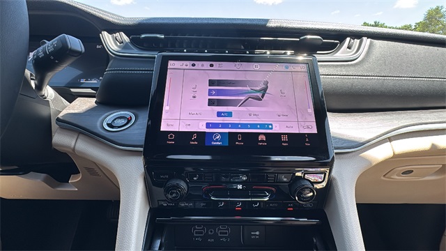 new 2025 Jeep Grand Cherokee car, priced at $45,912