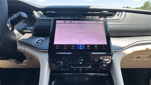 new 2025 Jeep Grand Cherokee car, priced at $45,912