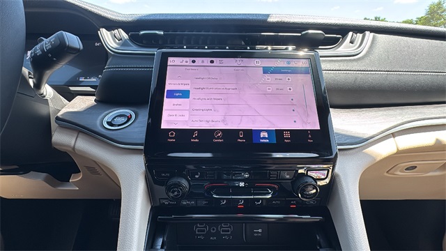 new 2025 Jeep Grand Cherokee car, priced at $45,912