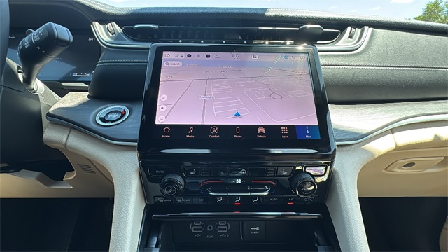 new 2025 Jeep Grand Cherokee car, priced at $45,912
