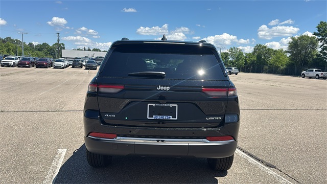 new 2025 Jeep Grand Cherokee car, priced at $45,912