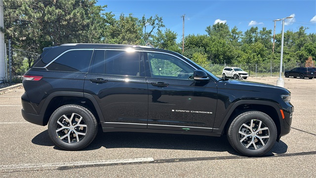 new 2025 Jeep Grand Cherokee car, priced at $45,912