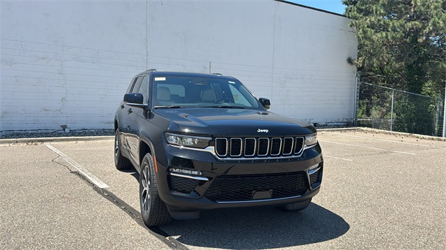new 2025 Jeep Grand Cherokee car, priced at $45,912