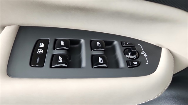 new 2025 Volvo XC90 car, priced at $69,155