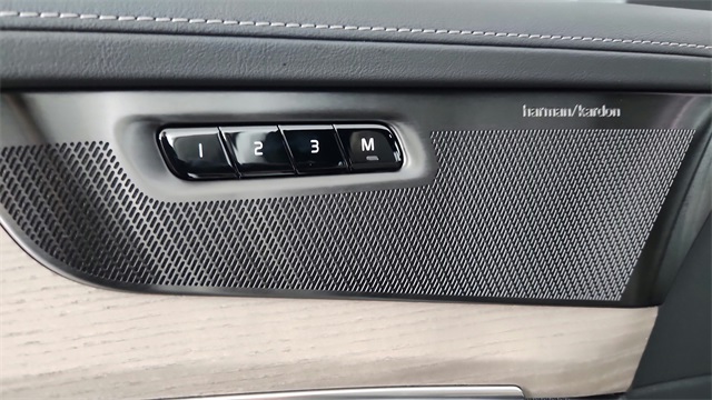 new 2025 Volvo XC90 car, priced at $69,155
