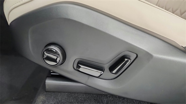 new 2025 Volvo XC90 car, priced at $69,155