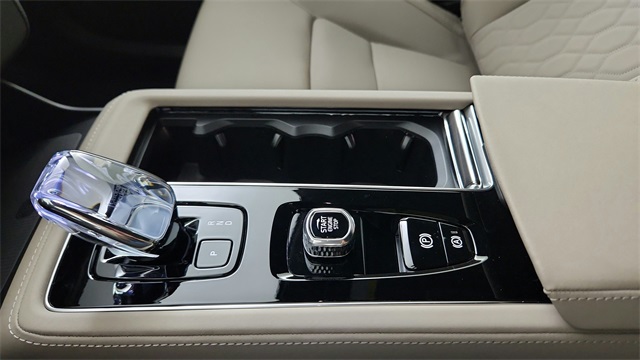new 2025 Volvo XC90 car, priced at $69,155