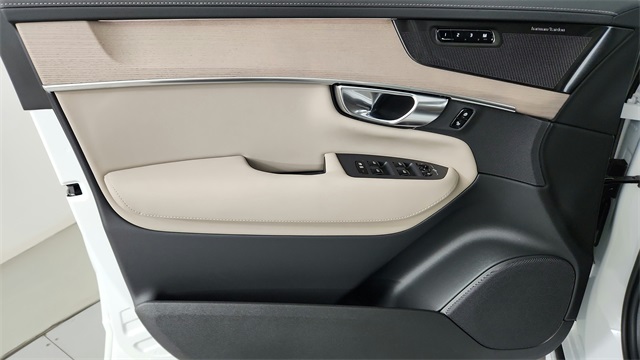 new 2025 Volvo XC90 car, priced at $69,155