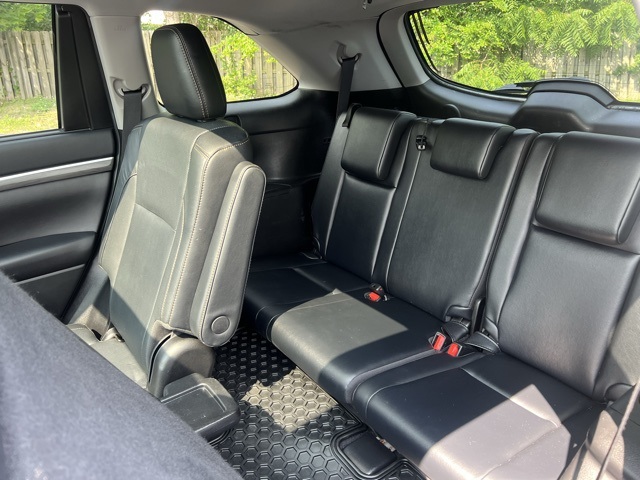 used 2019 Toyota Highlander Hybrid car, priced at $29,500