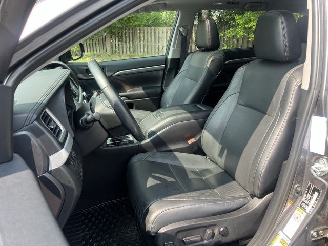 used 2019 Toyota Highlander Hybrid car, priced at $29,500