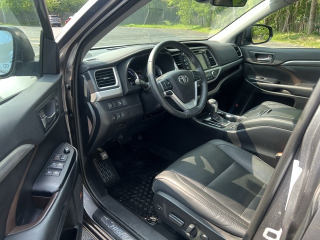 used 2019 Toyota Highlander Hybrid car, priced at $29,500