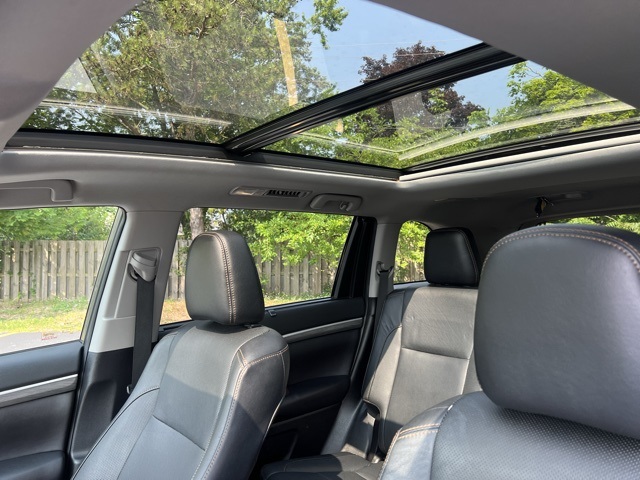 used 2019 Toyota Highlander Hybrid car, priced at $29,500