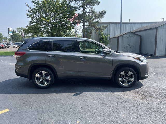 used 2019 Toyota Highlander Hybrid car, priced at $29,500