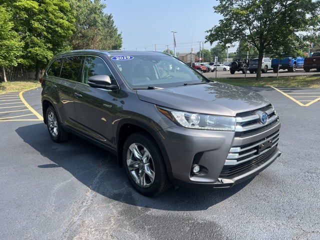 used 2019 Toyota Highlander Hybrid car, priced at $29,500