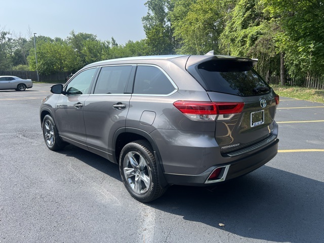used 2019 Toyota Highlander Hybrid car, priced at $29,500