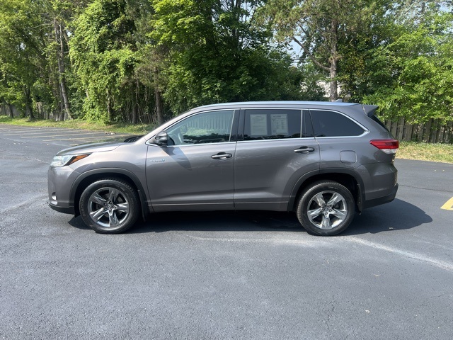 used 2019 Toyota Highlander Hybrid car, priced at $29,500