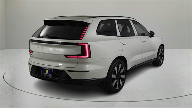 new 2025 Volvo EX90 car, priced at $95,585