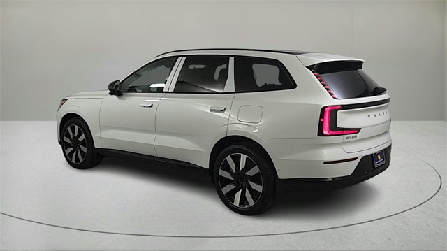 new 2025 Volvo EX90 car, priced at $95,585