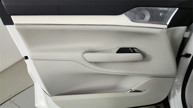 new 2025 Volvo EX90 car, priced at $95,585
