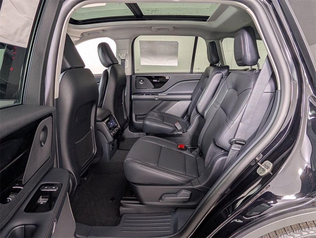new 2025 Lincoln Aviator car, priced at $61,526