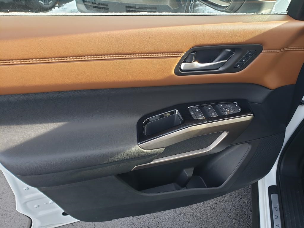 new 2025 Nissan Pathfinder car, priced at $45,995