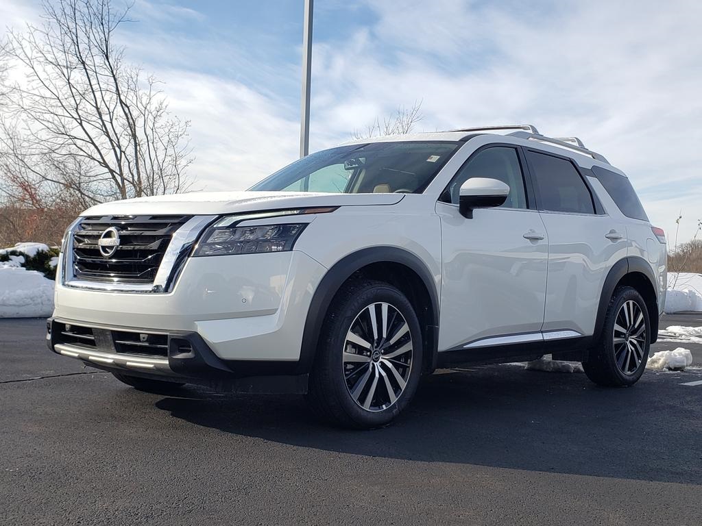 new 2025 Nissan Pathfinder car, priced at $45,995