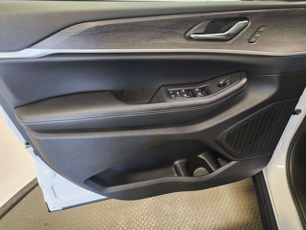 new 2025 Jeep Grand Cherokee L car, priced at $51,162