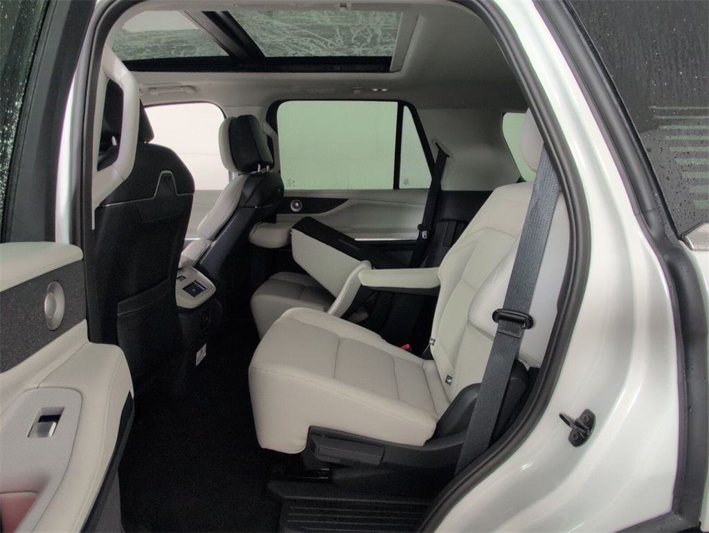 new 2025 Lincoln Navigator car