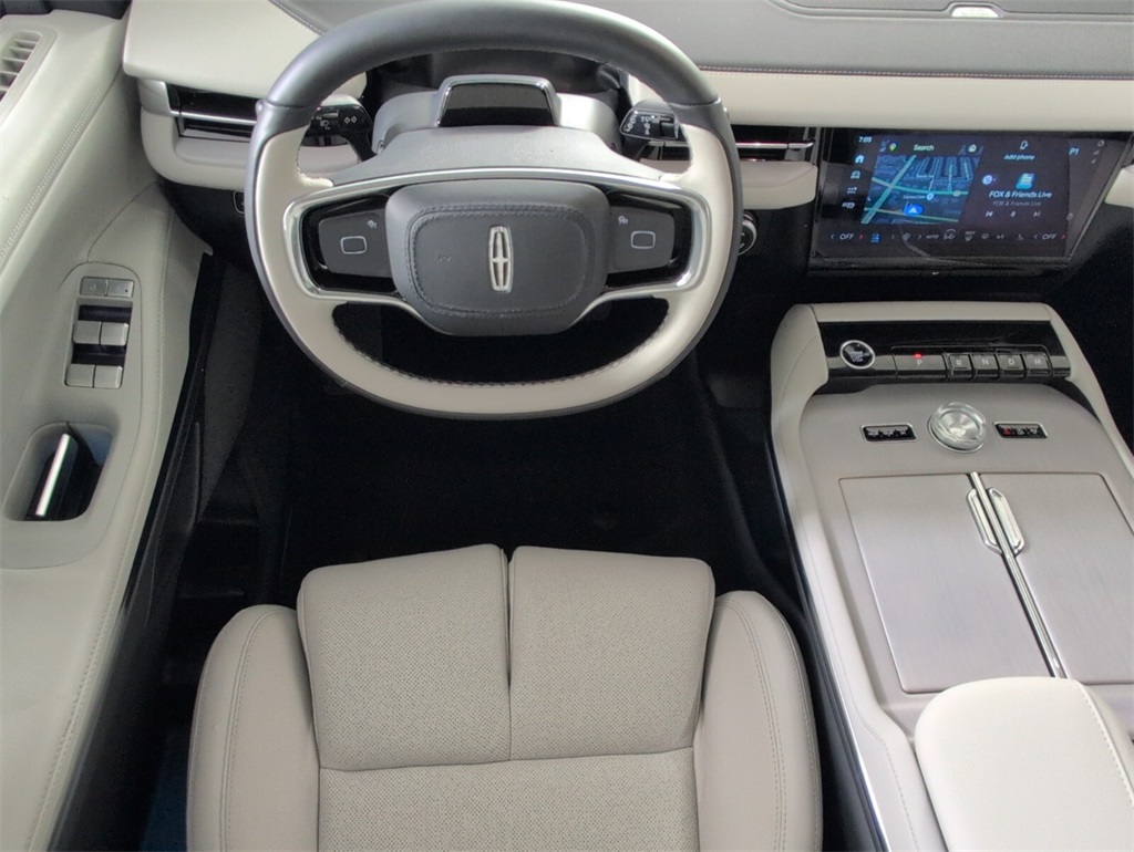 new 2025 Lincoln Navigator car
